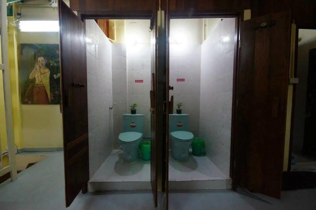 Hostel Baan Bovorn Bangkok Zewnętrze zdjęcie